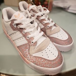 NWOT Adidas leopard print court women's sneaker